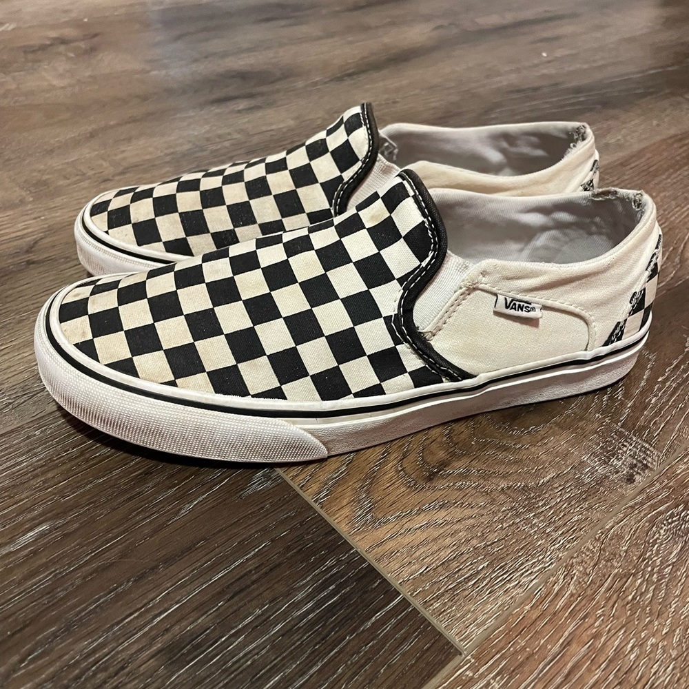 Woman’s size 9 checkered vans! Well worn.